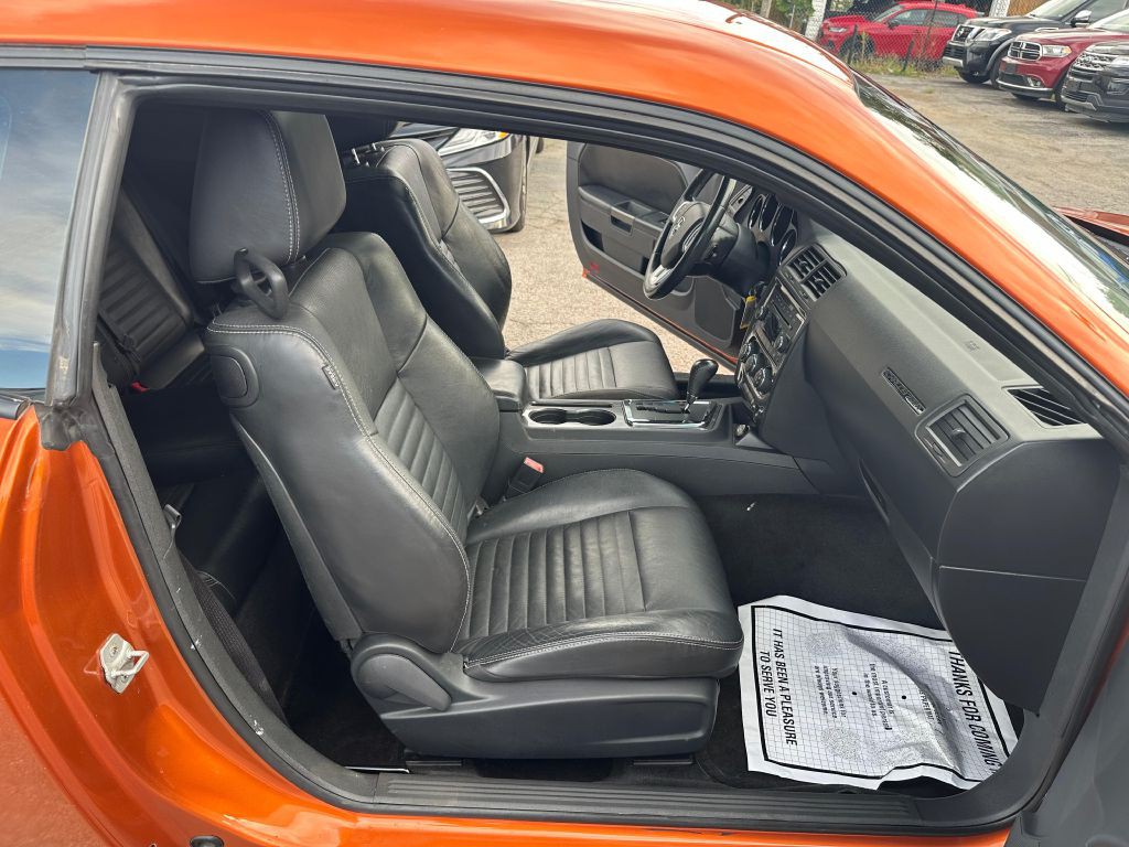2011 Dodge Challenger Image 12