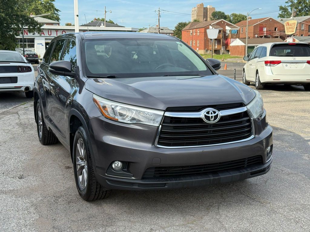 2016 Toyota Highlander Image 1