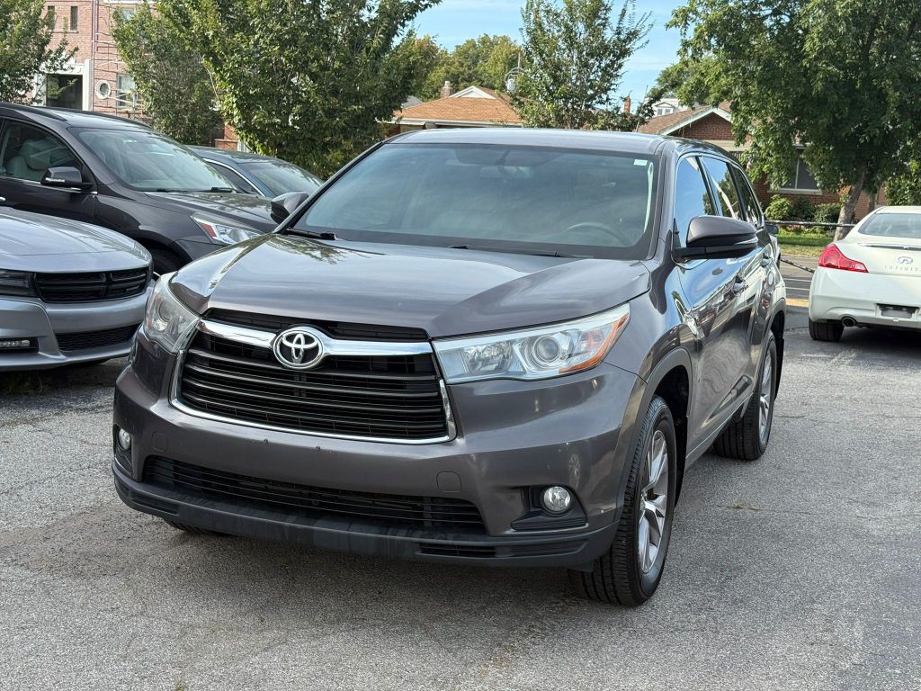 2016 Toyota Highlander Image 2