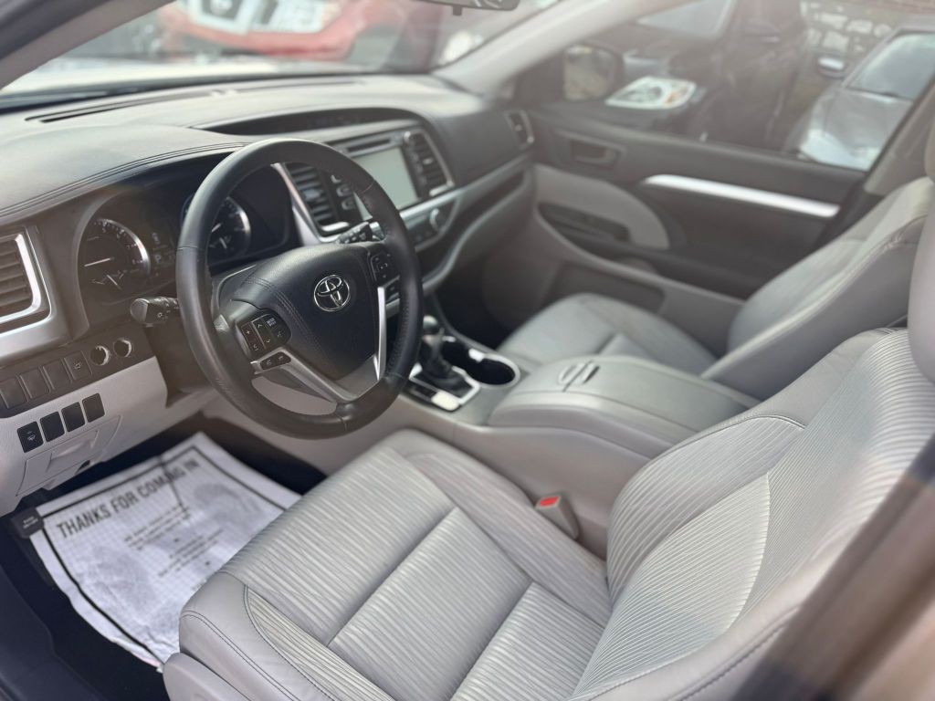2016 Toyota Highlander Image 13