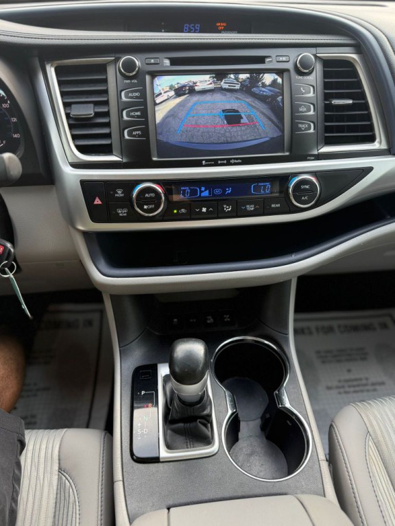 2016 Toyota Highlander Image 15