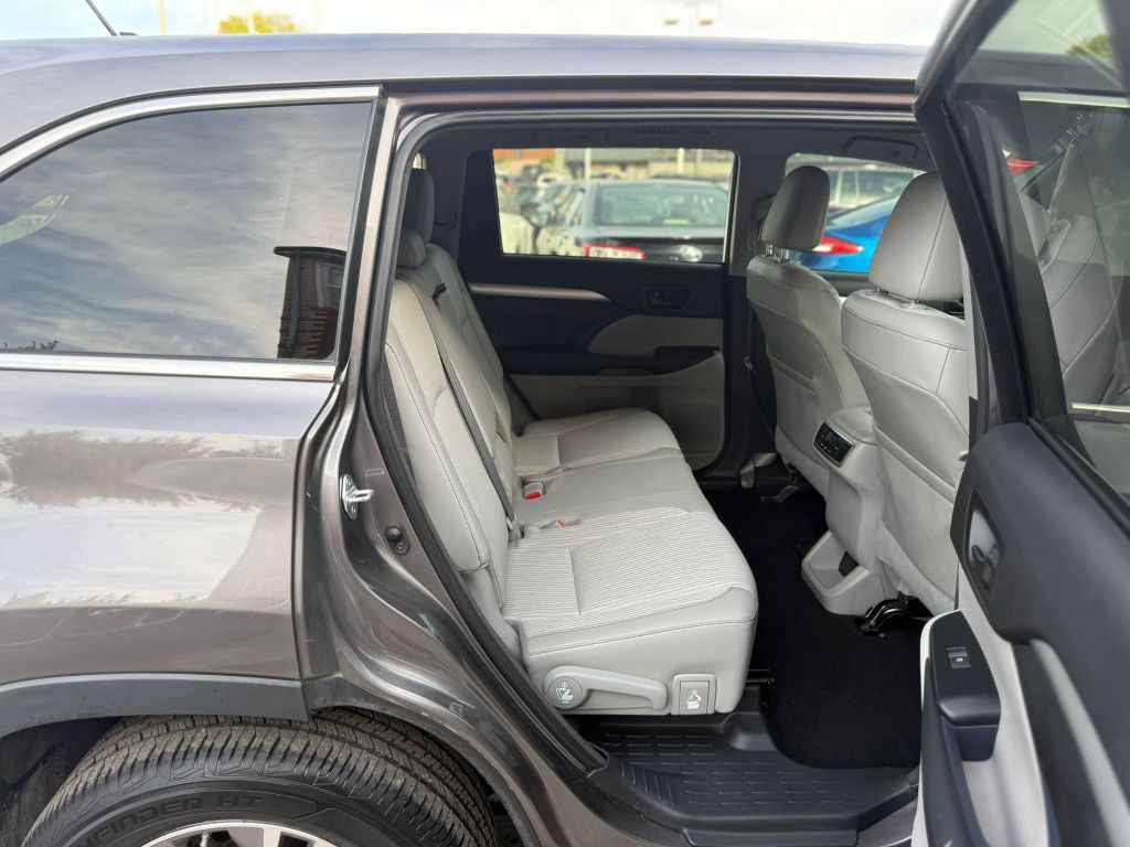 2016 Toyota Highlander Image 20
