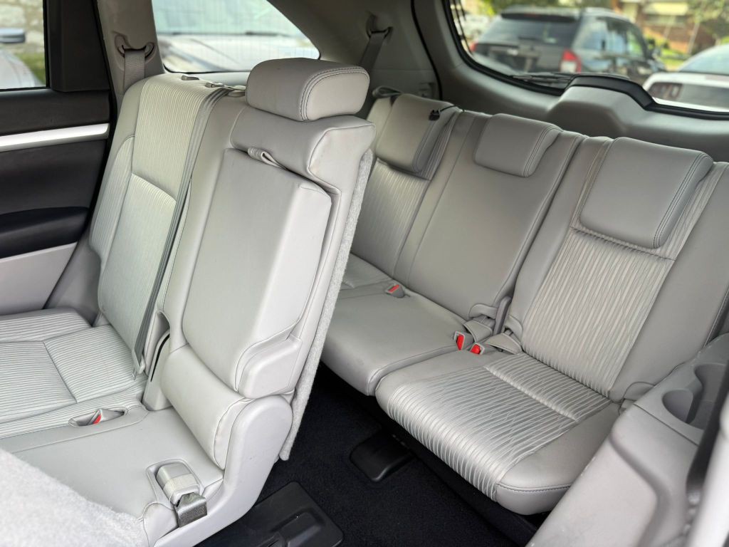 2016 Toyota Highlander Image 22