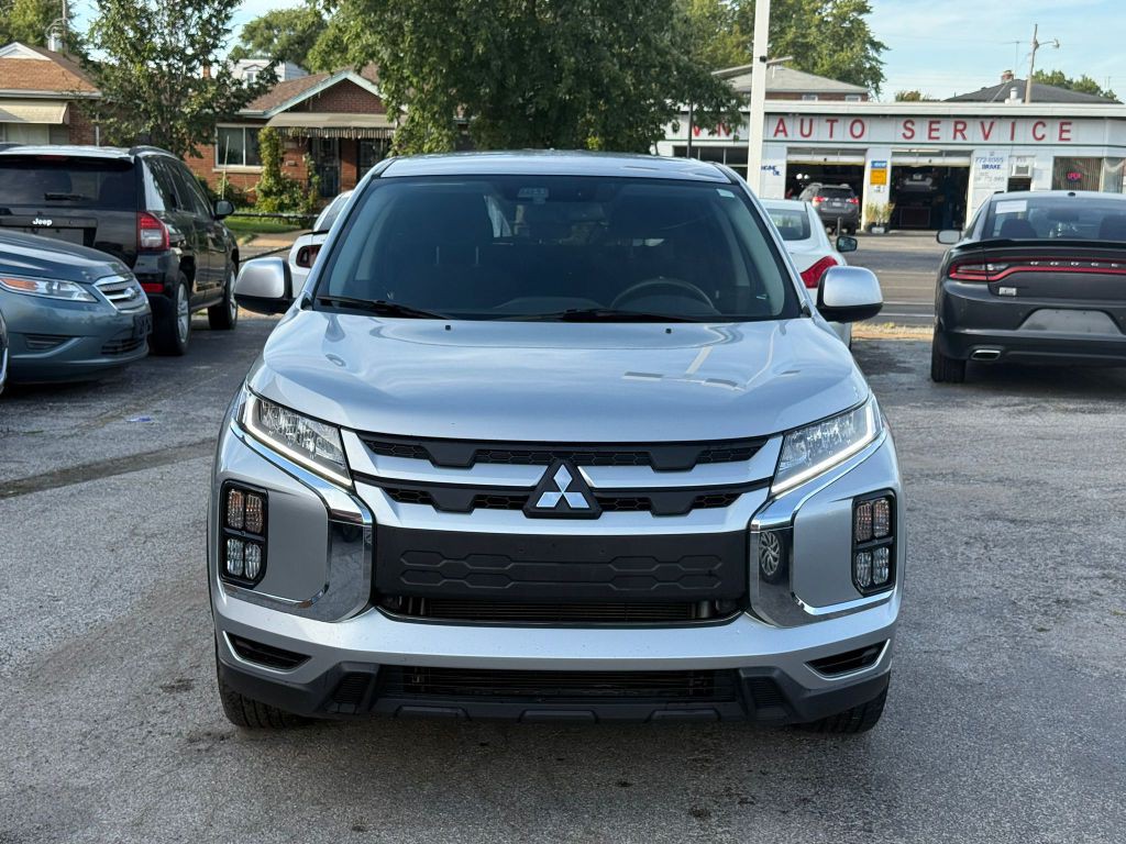 2021 Mitsubishi Outlander Image 2