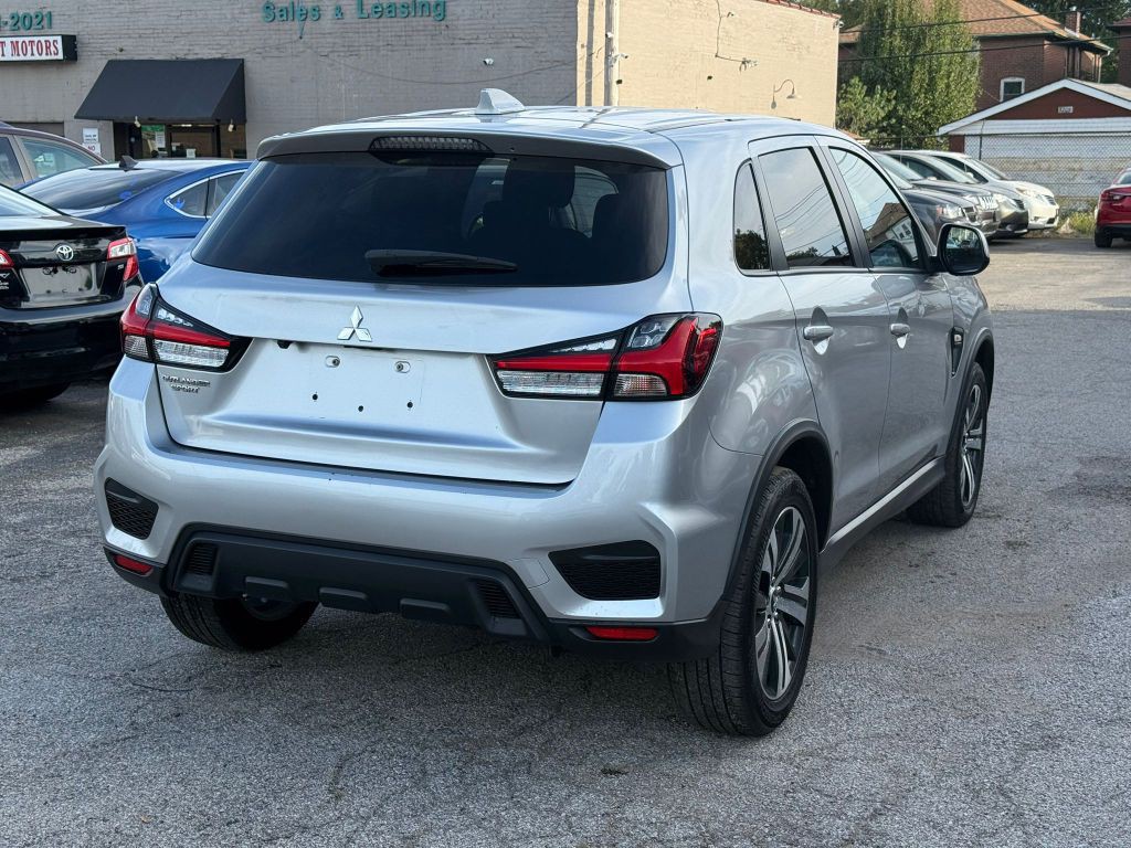 2021 Mitsubishi Outlander Image 4