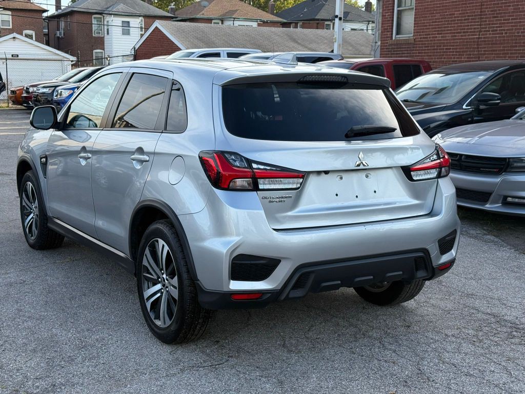 2021 Mitsubishi Outlander Image 5