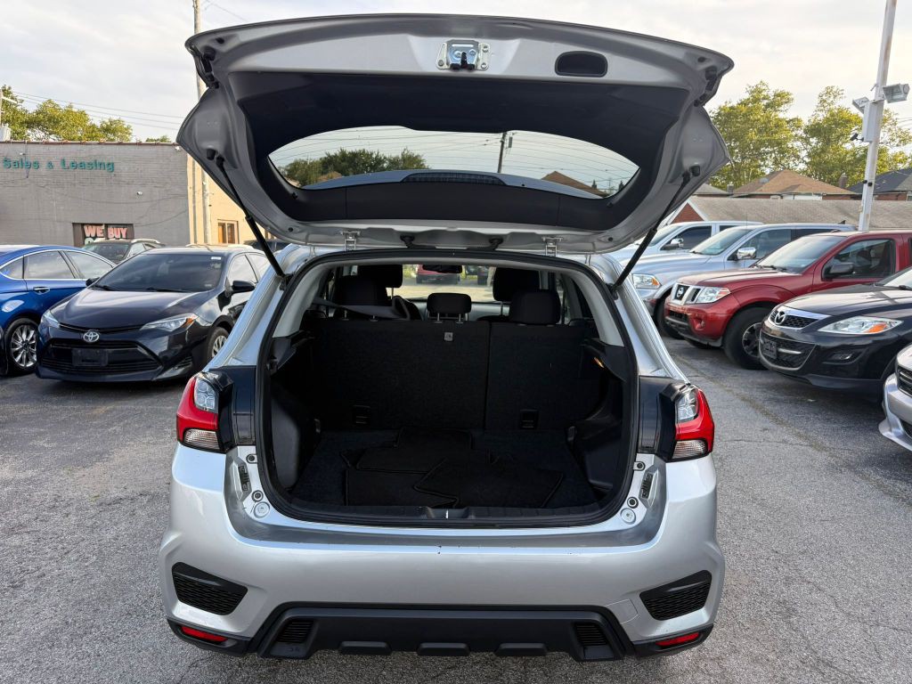 2021 Mitsubishi Outlander Image 8