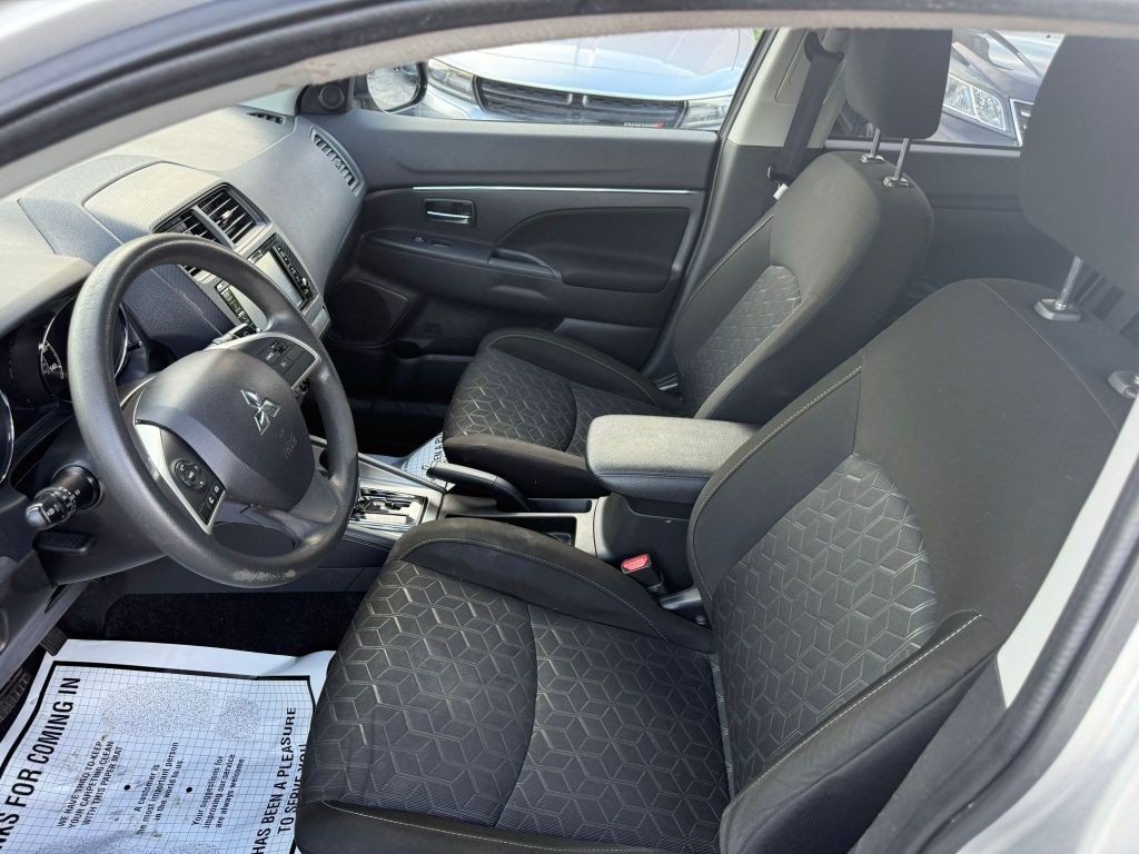 2021 Mitsubishi Outlander Image 10
