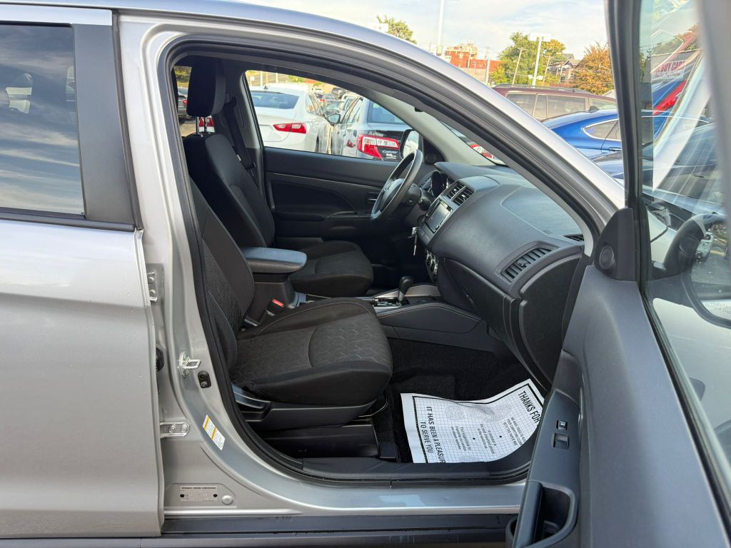 2021 Mitsubishi Outlander Image 15