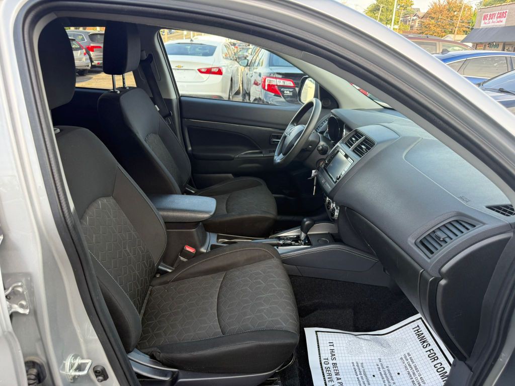 2021 Mitsubishi Outlander Image 16