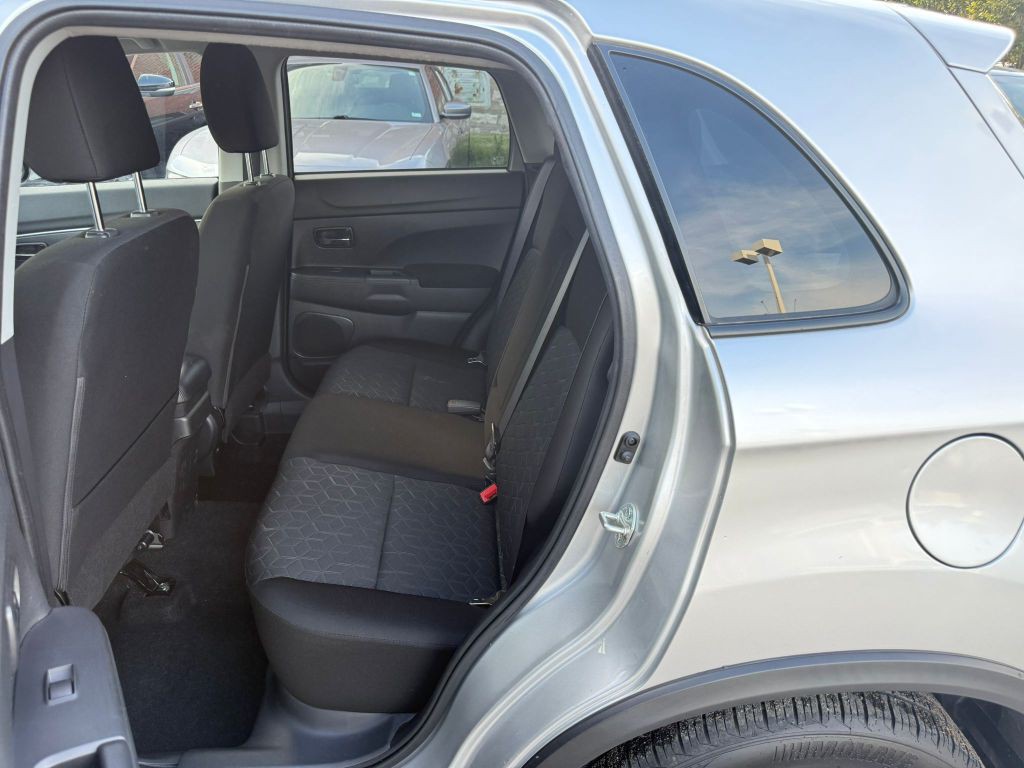 2021 Mitsubishi Outlander Image 19