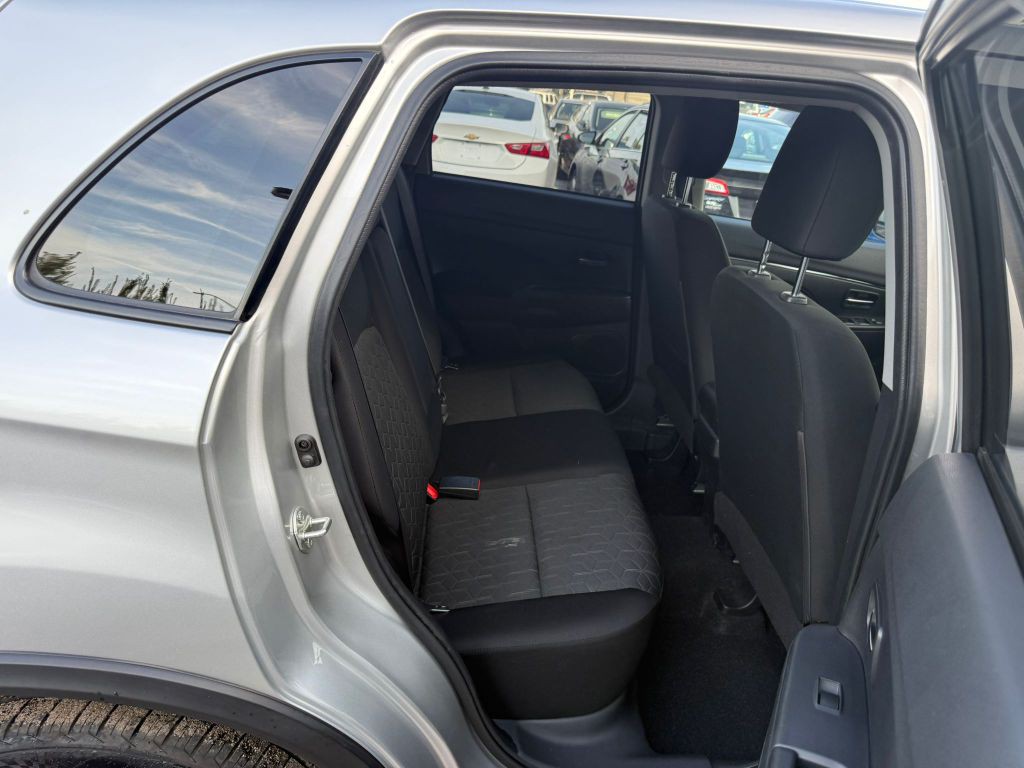 2021 Mitsubishi Outlander Image 20