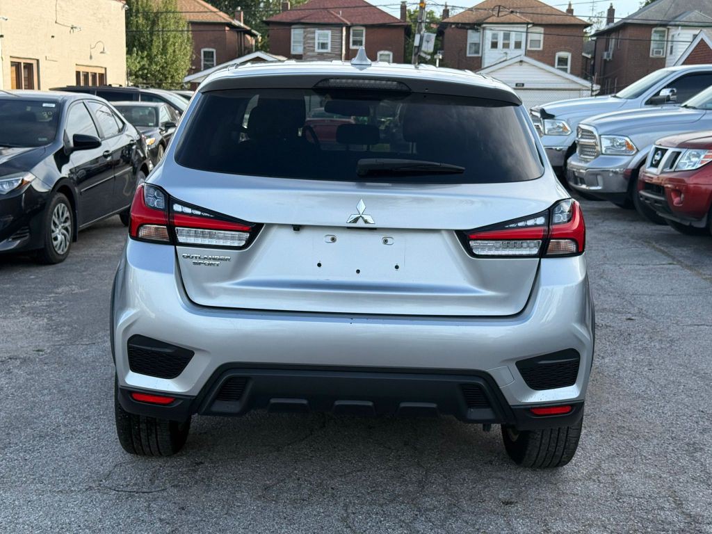 2021 Mitsubishi Outlander Image 21