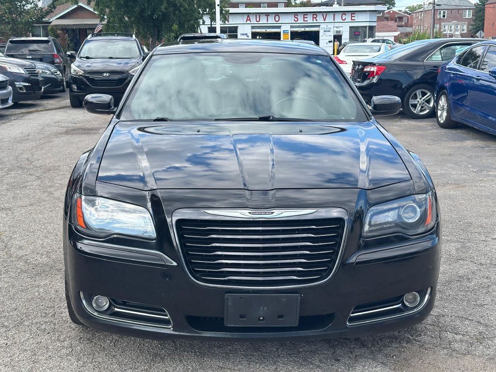 2014 Chrysler 300 Image 2