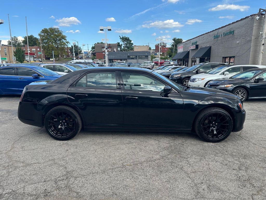 2014 Chrysler 300 Image 4