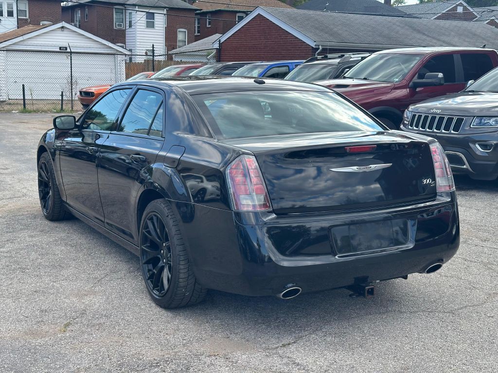 2014 Chrysler 300 Image 6