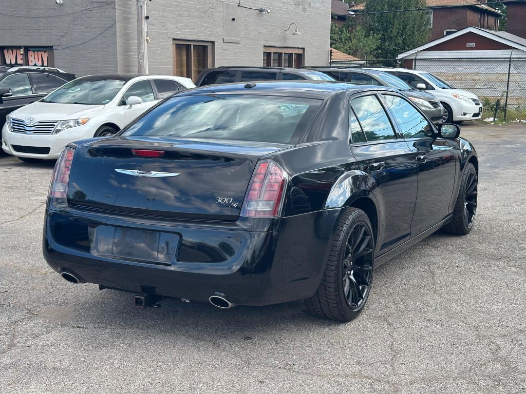 2014 Chrysler 300 Image 8