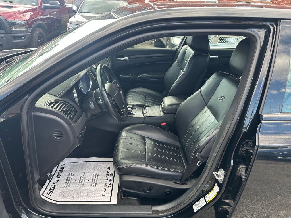 2014 Chrysler 300 Image 10