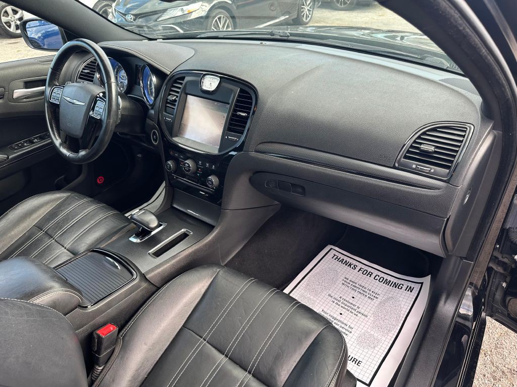2014 Chrysler 300 Image 13