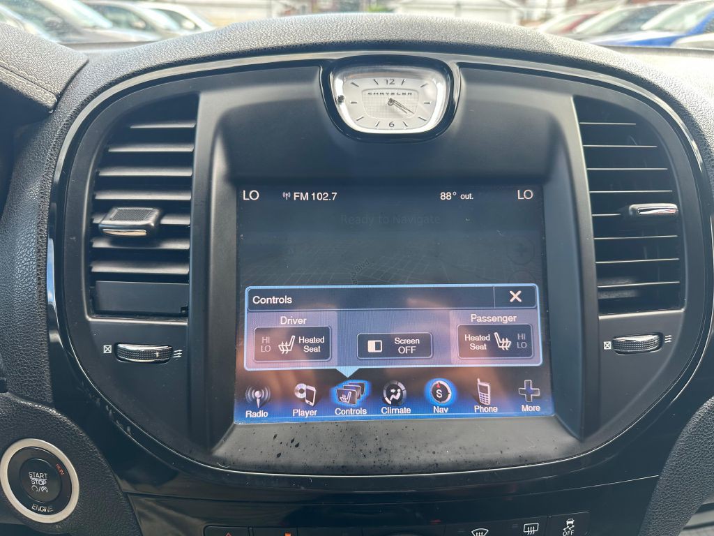 2014 Chrysler 300 Image 17