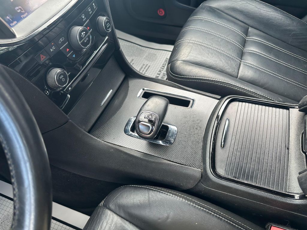 2014 Chrysler 300 Image 18