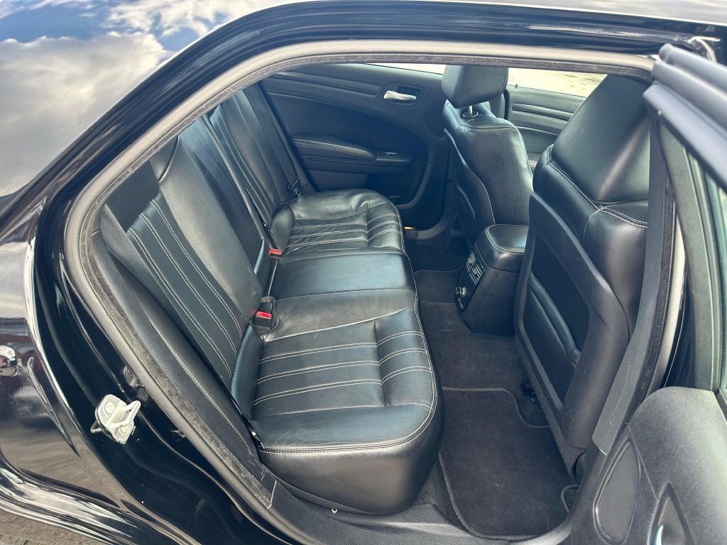 2014 Chrysler 300 Image 19