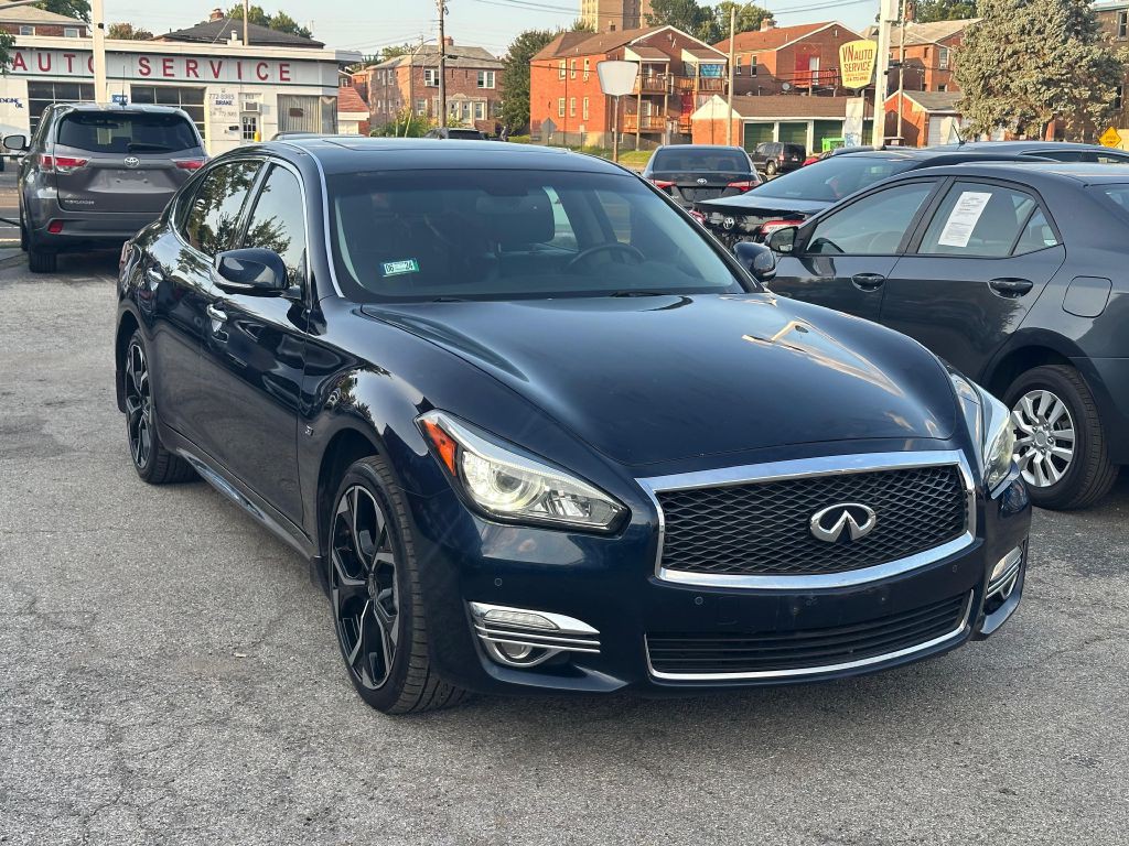 2015 INFINITI Q70 Image 1