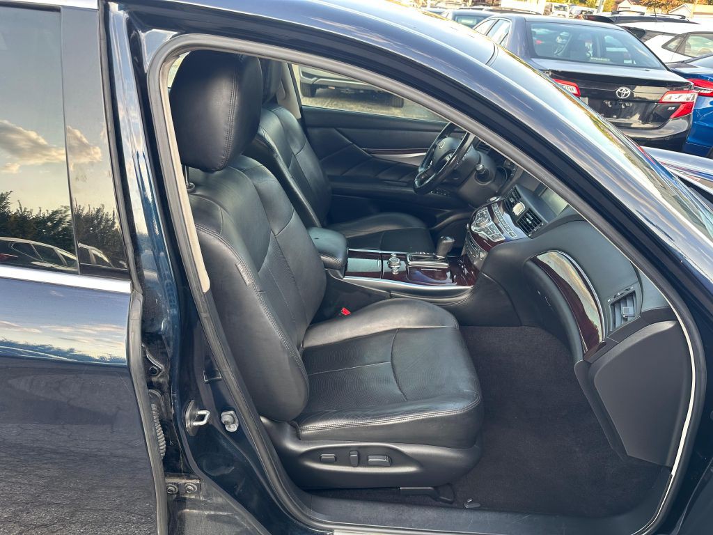 2015 INFINITI Q70 Image 12