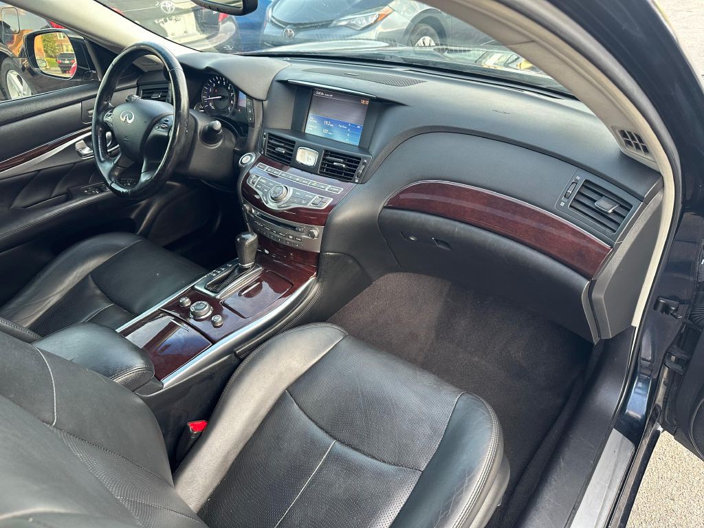 2015 INFINITI Q70 Image 13