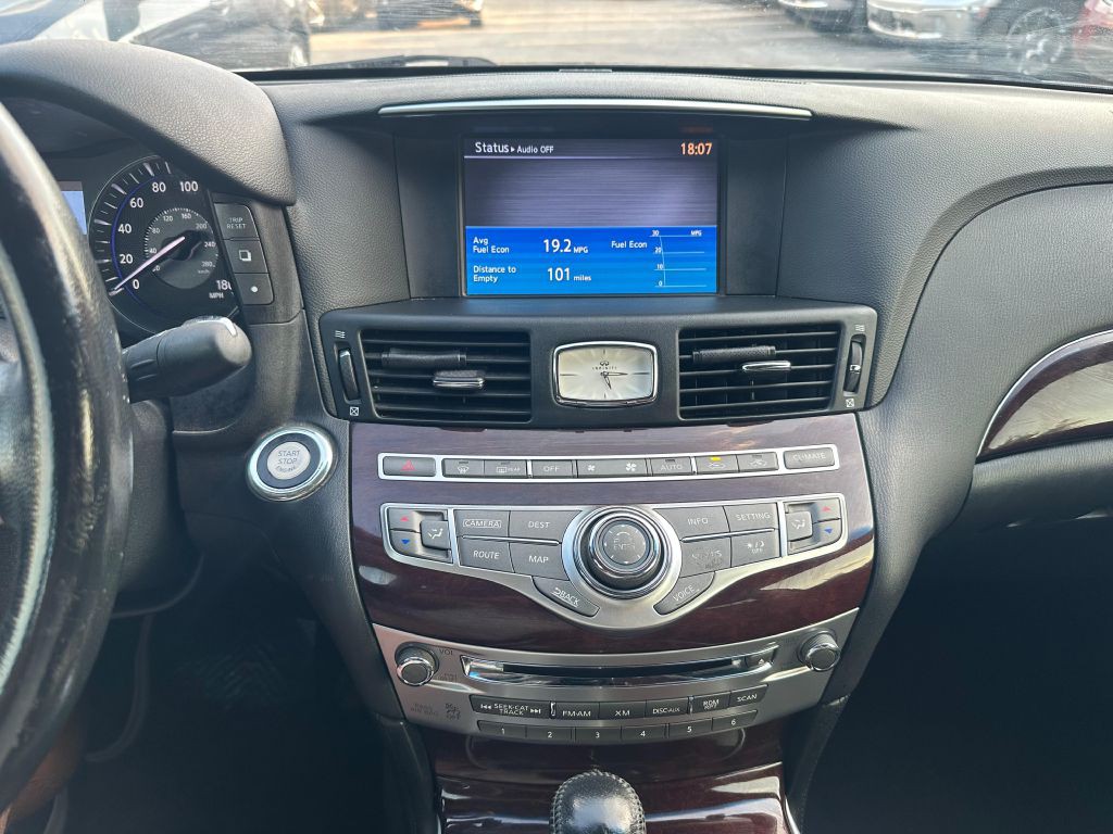 2015 INFINITI Q70 Image 18