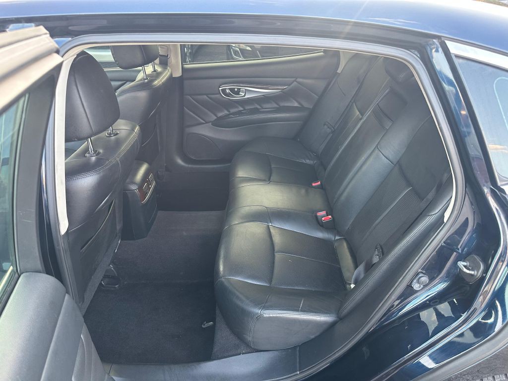 2015 INFINITI Q70 Image 22