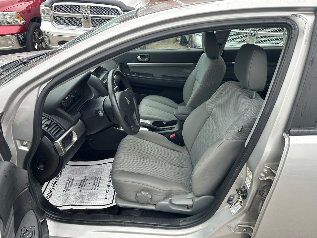 2010 Mitsubishi Galant Image 10