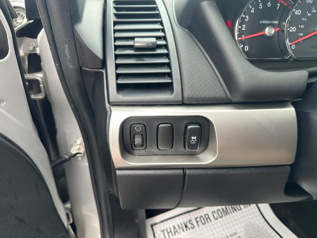 2010 Mitsubishi Galant Image 17