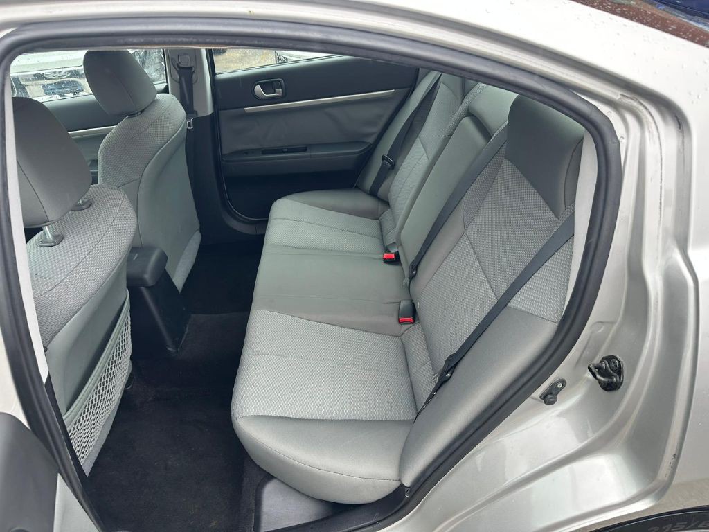 2010 Mitsubishi Galant Image 20