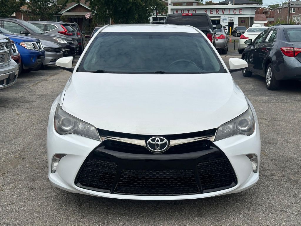 2017 Toyota Camry Image 2