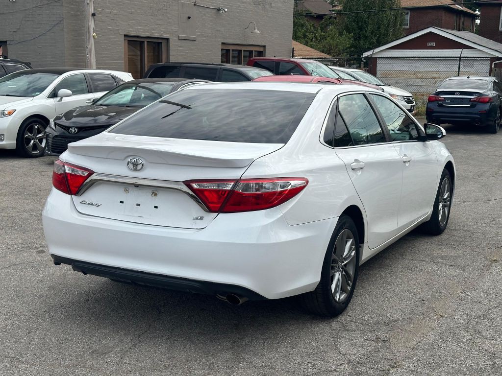 2017 Toyota Camry Image 4