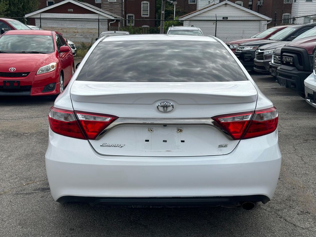 2017 Toyota Camry Image 8