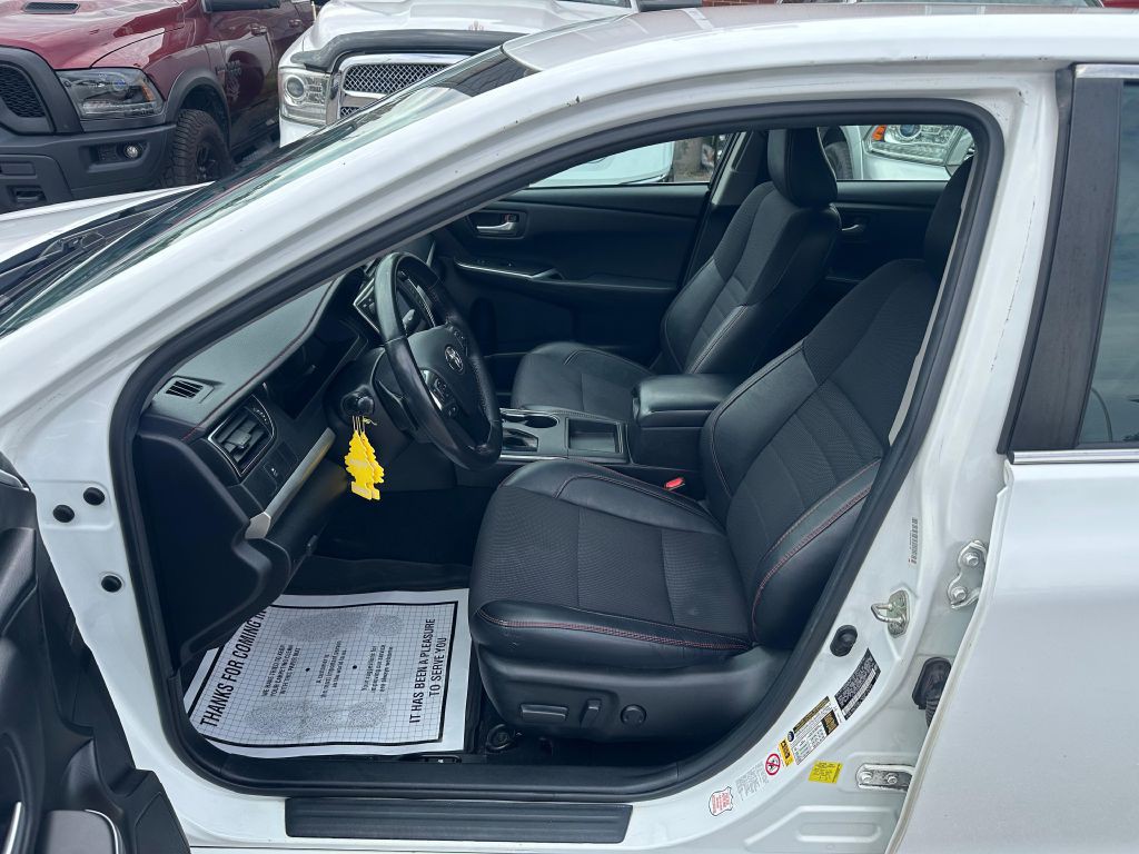 2017 Toyota Camry Image 10