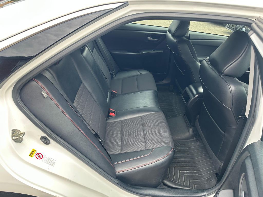 2017 Toyota Camry Image 20