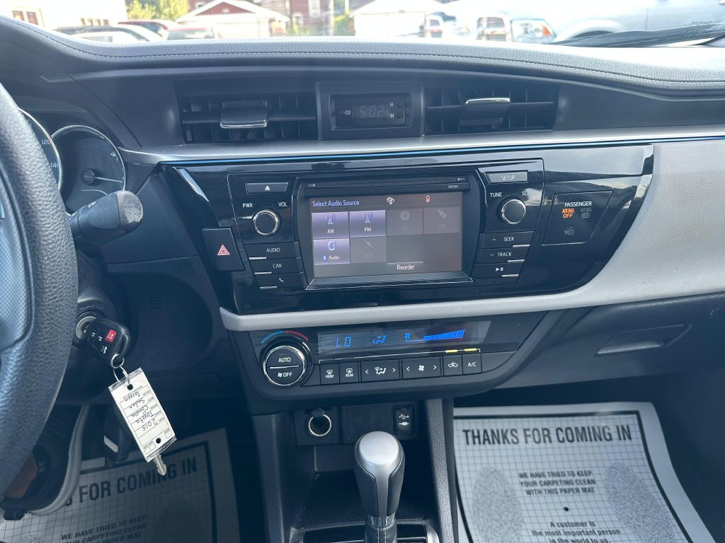 2015 Toyota Corolla Image 16