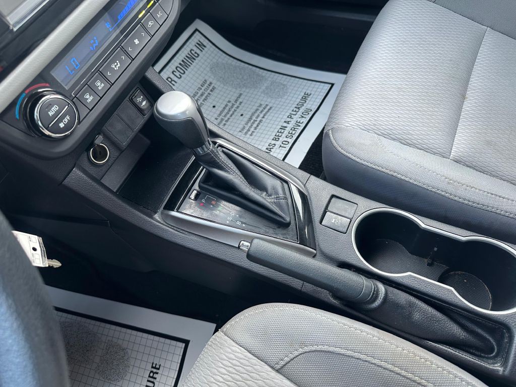 2015 Toyota Corolla Image 18