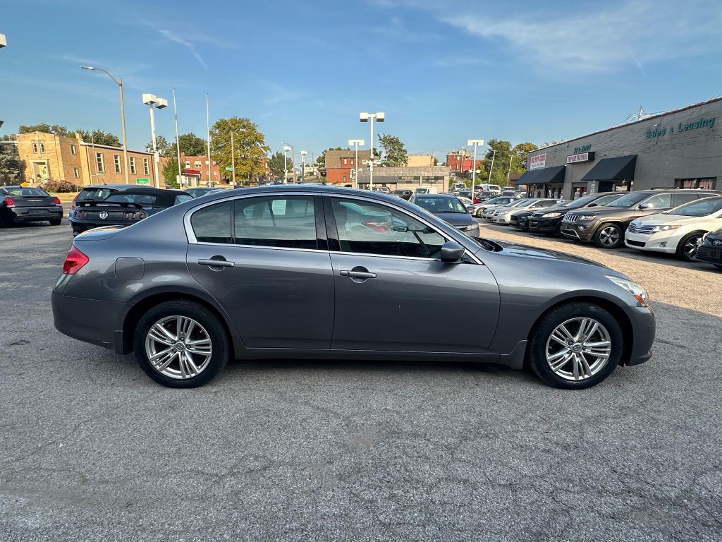 2010 INFINITI G37 Image 4