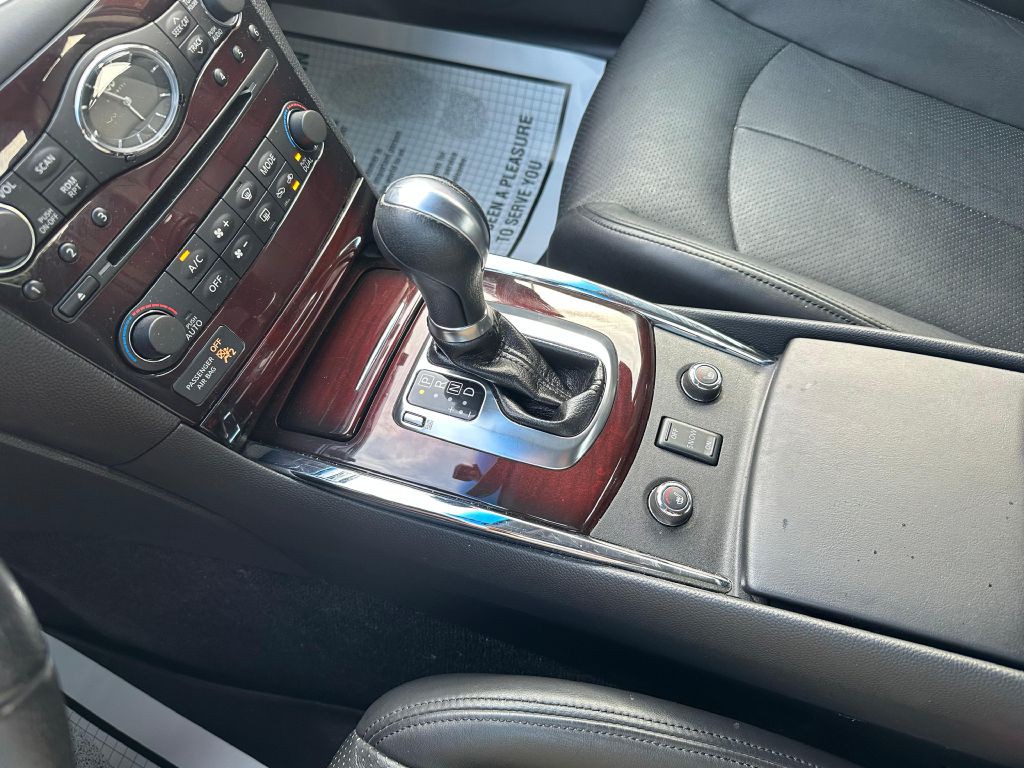 2010 INFINITI G37 Image 18