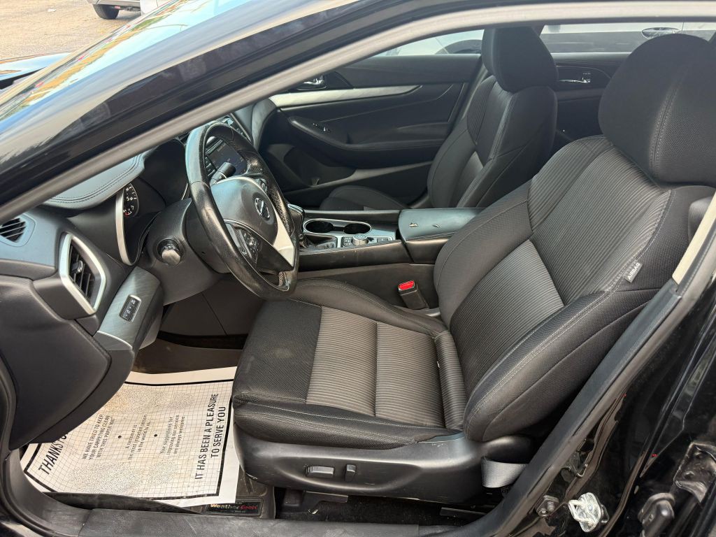 2017 Nissan Maxima Image 10