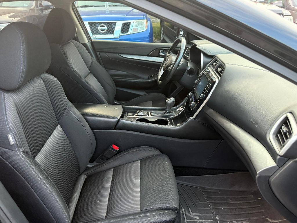 2017 Nissan Maxima Image 13