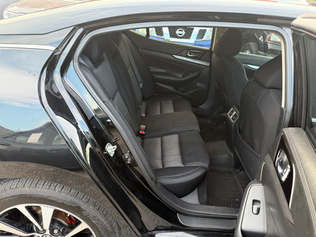 2017 Nissan Maxima Image 19