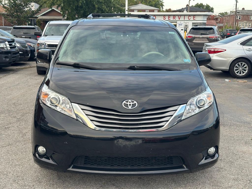 2011 Toyota Sienna Image 2