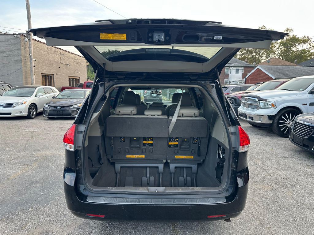 2011 Toyota Sienna Image 8