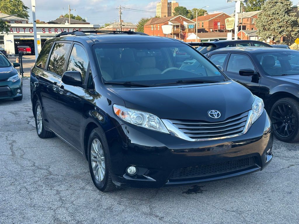 2011 Toyota Sienna Image 1