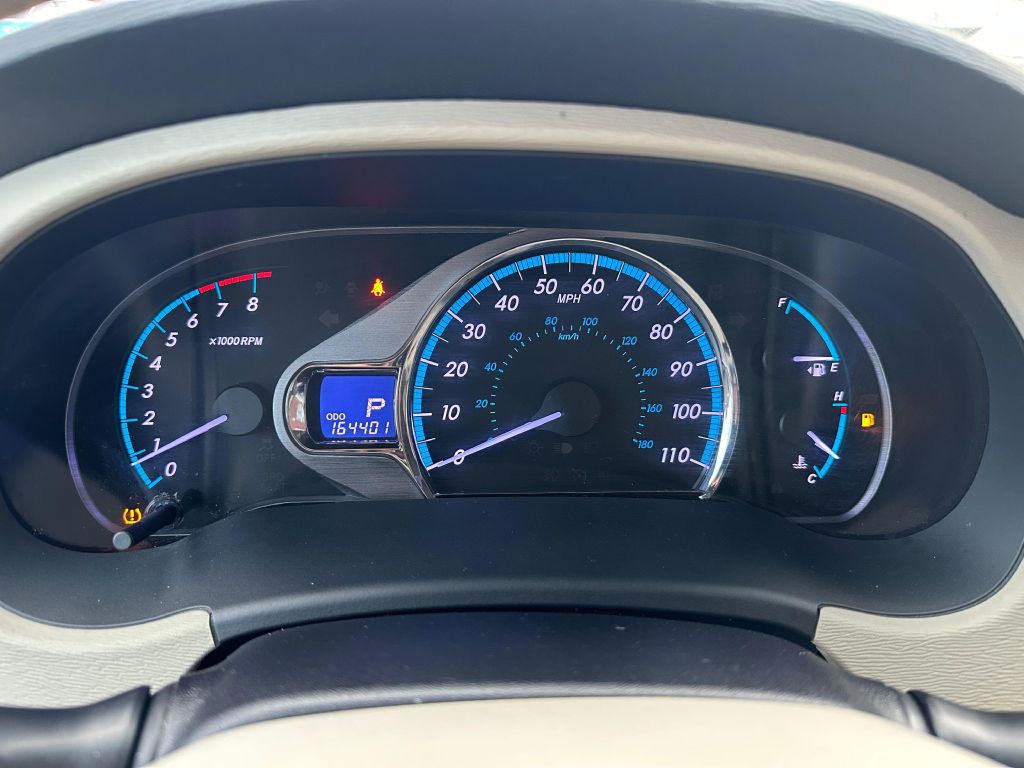 2011 Toyota Sienna Image 14